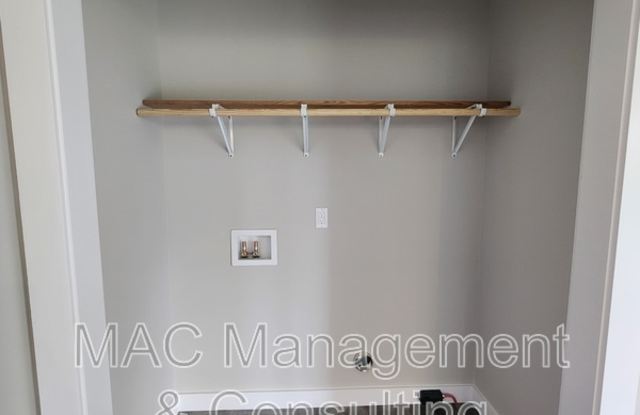 1067 Crescent Drive Gallery 3