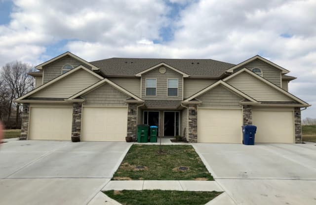 10722 Westover Rd - 10722 Westover Rd, Peculiar, MO 64078
