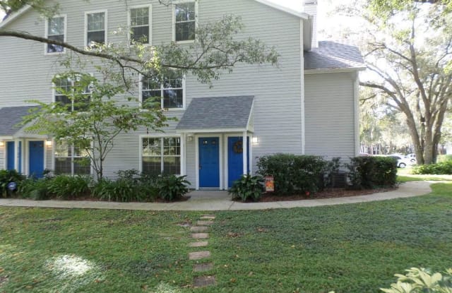 3106 VALLEY OAKS DRIVE - 3106 Valley Oaks Dr, Lake Magdalene, FL 33618