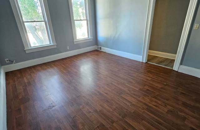 Upper 2 bedroom unit GAS INCLUDED photos photos Upper 2 bedroom unit GAS INCLUDED photos photos