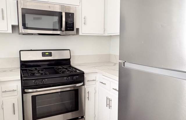 Studio City Midrise Apartments Gallery 1