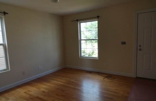 164 E Lark Avenue Gallery 3