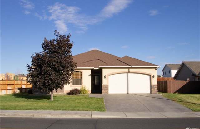 Beautiful 3 bed 2 bath stucco home in a newer area of homes. Just down the street from Park Orchard Elementary. photos photos