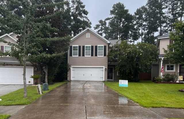 Huge 4BR home in beautiful neighborhood Wellborn Village in Ladson! Gallery 3