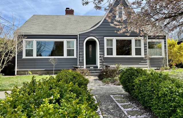 North End 2+ bd, 1 ba, close to Hospitals & UPS!  $2295 photos photos