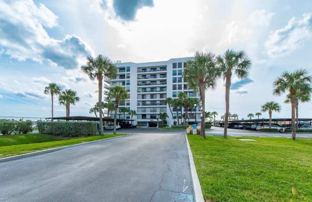 240 SAND KEY ESTATES Drive Gallery 2