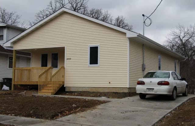 1009 Pleasant View Dr - 1009 Pleasant View Drive, Des Moines, IA 50315