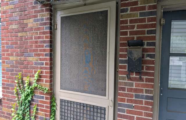 2732 Blossom Street Gallery 3