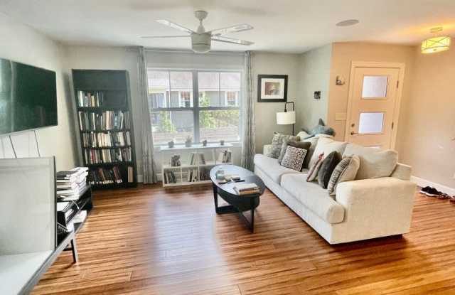 Newly Renovated Home West of the Ashley Gallery 4