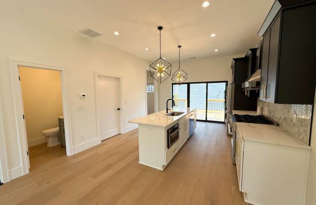 1448 Lexington Avenue - A Gallery 3