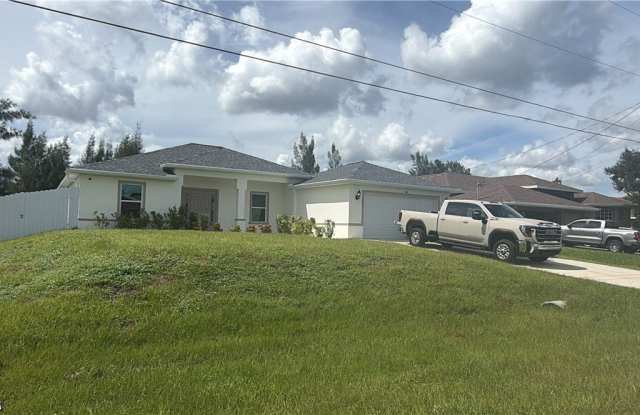 4034 NE 9TH Place Gallery 1