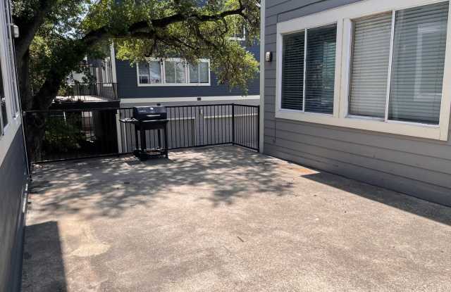 6bed/3bath with garage in North Campus Gallery 4