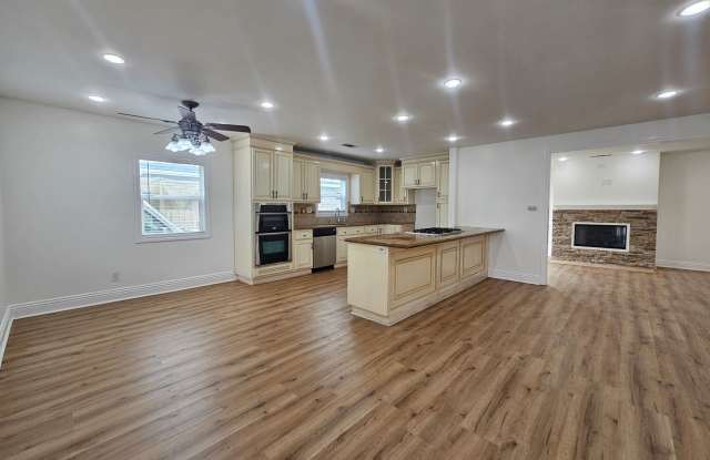 3-bedroom, 2-bathroom home located in the vibrant city of Long Beach photos photos