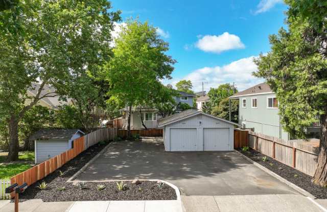 3BD Townhome in Windsor | Private Yard + Garage | Walk to Shops + Wine Country - 8697 Franklin Street, Windsor, CA 95492