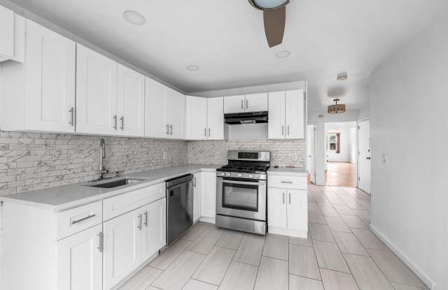 172 W 49TH ST photos photos