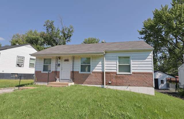 Charming 3-Bedroom Ranch with Large Backyard Gallery 1