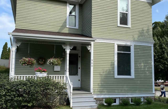545 Maple Street photos photos