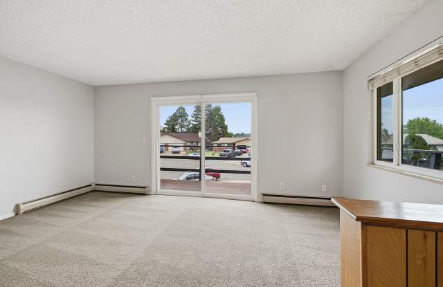 3-Bed, 2-Bath Duplex across from Lake Loveland! Gallery 3