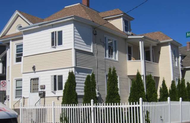 579 Amory Street - 579 Amory Street, Manchester, NH 03102