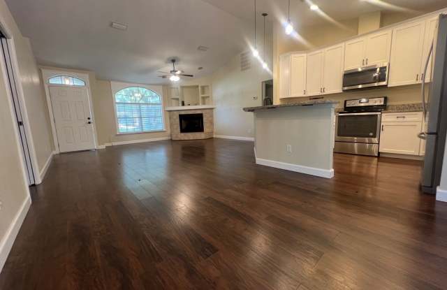 3-Bedroom Home in Hickory Forest Gallery 3