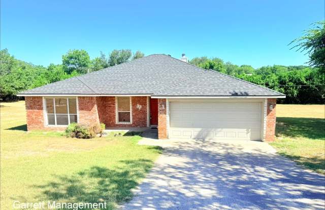 Brick 3/2 home with office in West Lampasas photos photos
