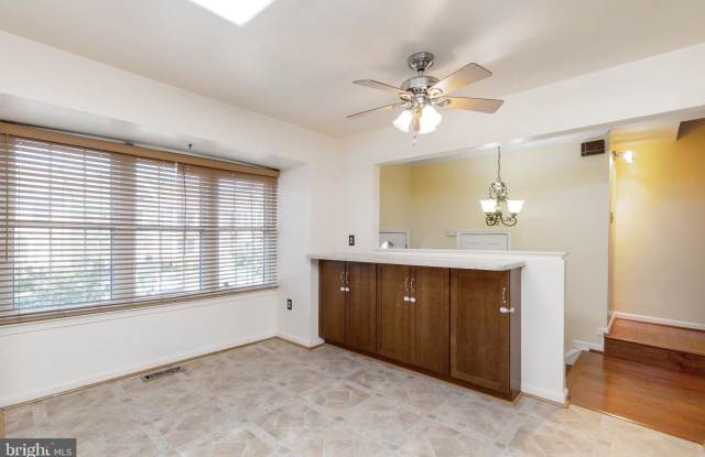 3951 ROSEBAY COURT Gallery 4