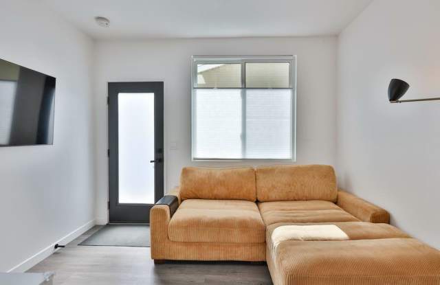 3407 N. Mountain View Dr Gallery 3