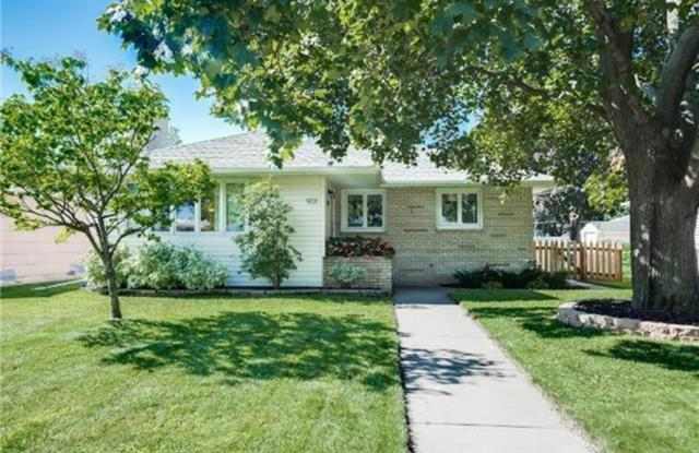 901 W 61st Street - 901 West 61st Street, Minneapolis, MN 55419