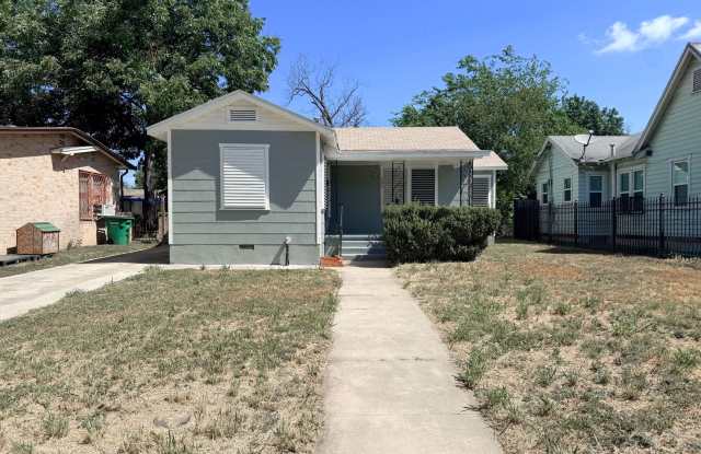Cute 2 bedroom, 1 bath home in Hot Wells area Gallery 1