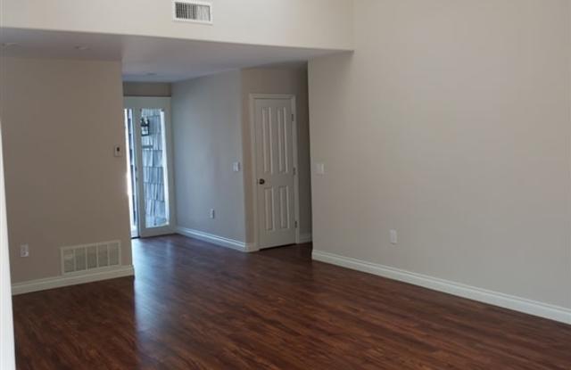 7115 Manzanita Gallery 4