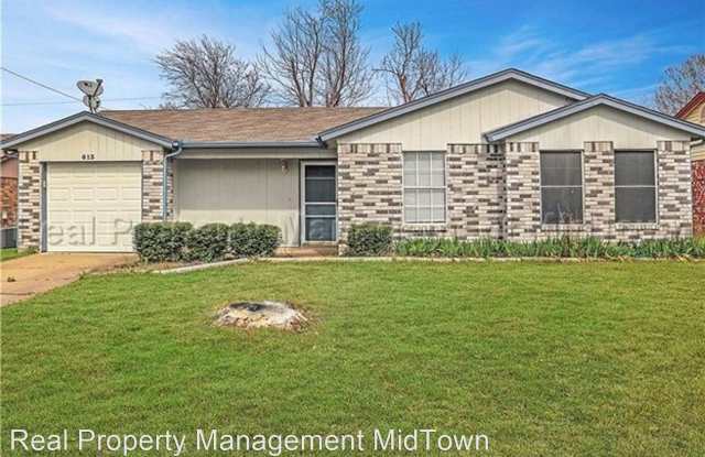613 Plainview Drive - 613 Plainview Drive, Mansfield, TX 76063