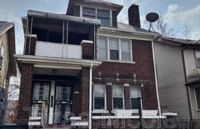 2285 Cortland Street photos photos