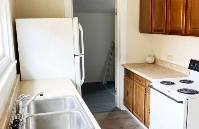 Charming 3-Bedroom House for Rent close to Sunnyslope! Water and Sewer Included! Gallery 4