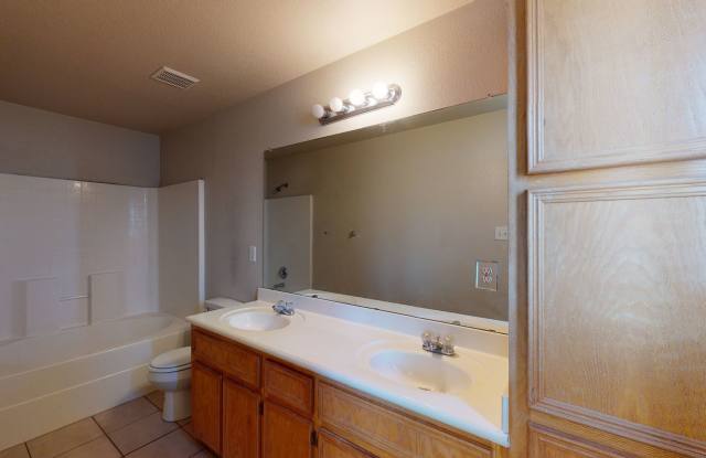 PRICE IMPROVEMENT NOW ONLY $1295!!!!!! photos photos
