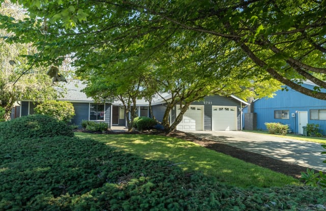 2721 SE Aspen Ct - 2721 Southeast Aspen Court, Hillsboro, OR 97123