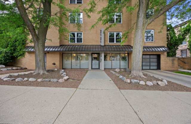 2121 N Cambridge Ave photos photos