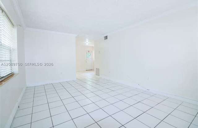 3019 SW 68th Ter Gallery 3