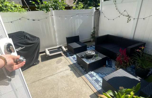 Unique Point Breeze Row home with great backyard! photos photos
