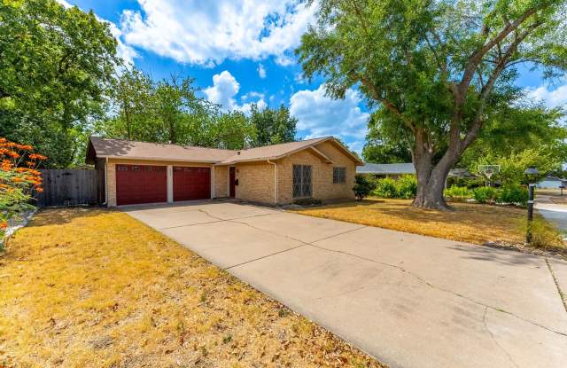 Centrally located 3bed/2 bath home in Huntland Heights! photos photos