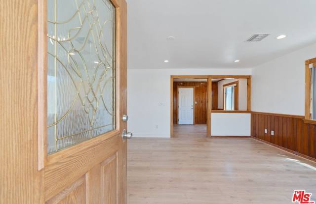 42104 6th St photos photos