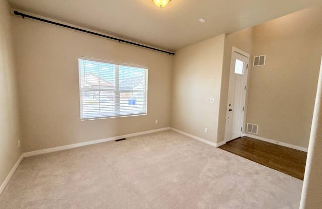 Immaculate 6 Bed, 3.5 Bath Home with Finished Basement & Central A/C Gallery 4