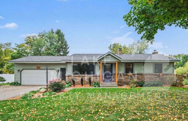 1652 Oakbrook Drive Gallery 1