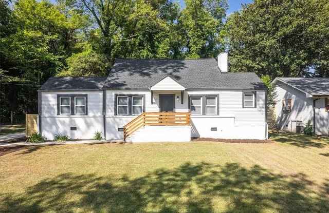 Room in 5 Bedroom Home at Linda Ln SE photos photos