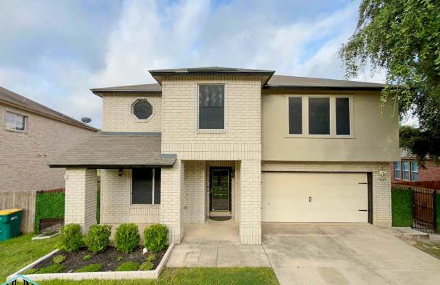 4 - Bedroom 2.5 - Bath 2 Storey Home, The Epitome of Modern Living Combined with Timeless Charm! photos photos