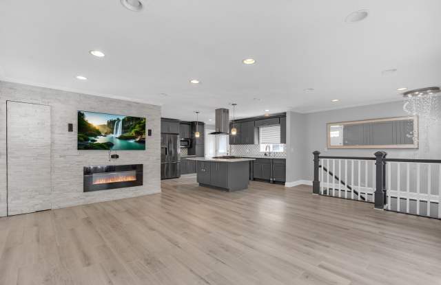 534 Lawler Avenue Gallery 4