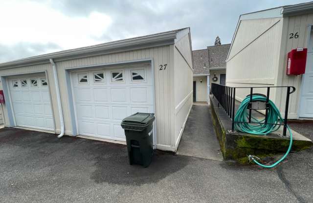 Payd27 - 27 Northwest Mountain View Street, Roseburg, OR 97471
