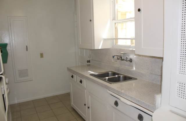 Spacious corner unit in Cortez Hills! Gallery 3