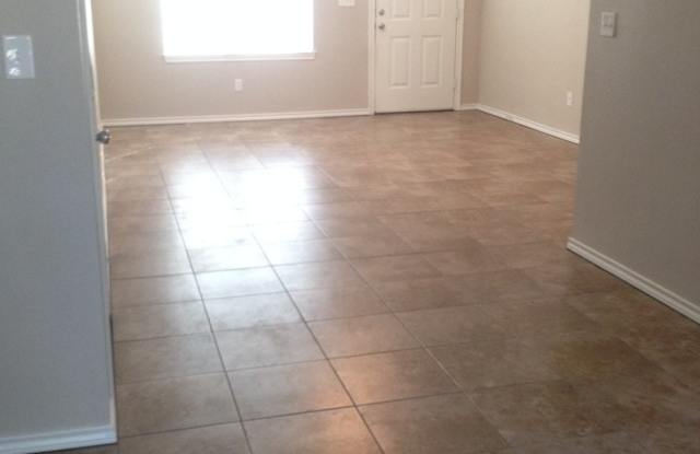 Coming Soon: 2 Bedroom Duplex for Rent in Lindale! Gallery 4