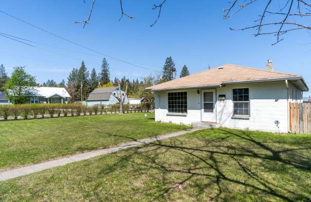 Charming 2 Bedroom, 1 Bath Single-Family Home with Garage and Large Yard! photos photos