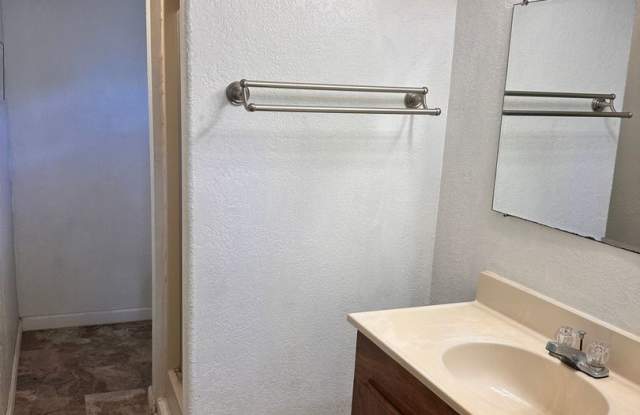 1-BEDROOM UNIT IN DOWNTOWN HILO Gallery 4
